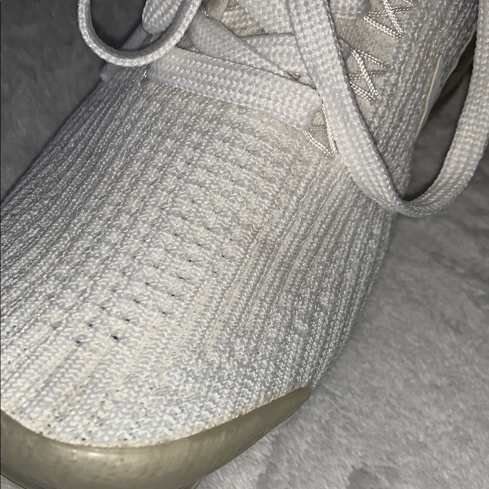 Gently Loved Women's Vapormax White Sneakers by Nike - Picture 3 of 10